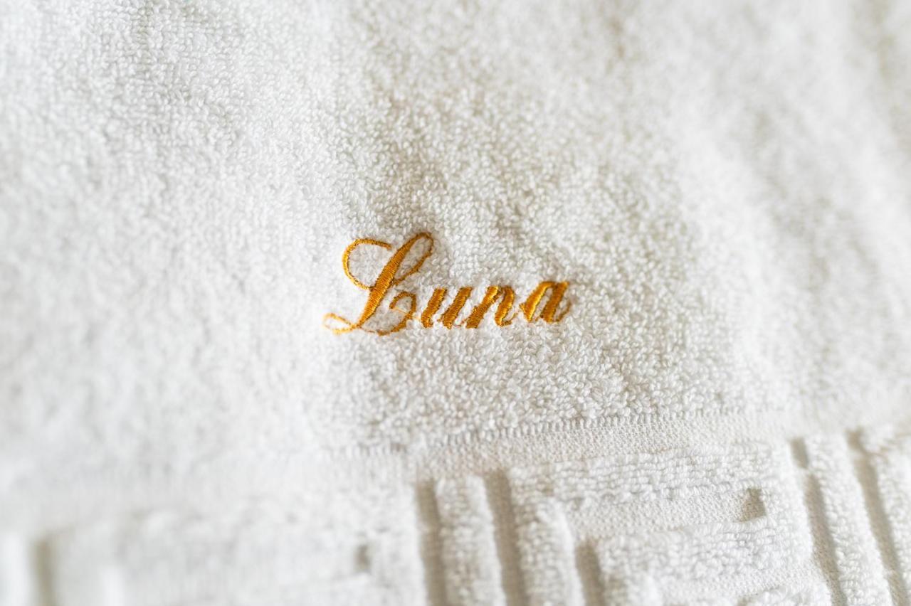 Luna Дева Екстериор снимка